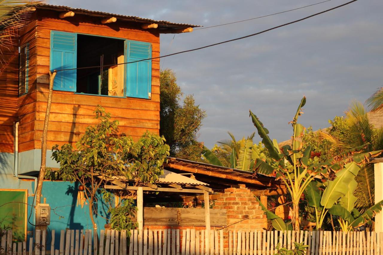 Hostal Puerto Engabao "El Surf Shelter" Exterior photo